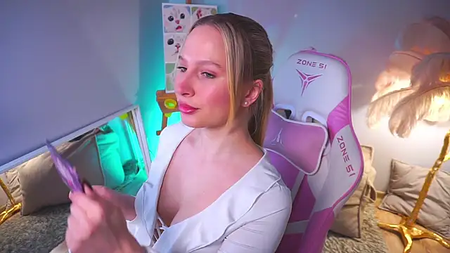 Snapshot of AnnLevine chatting on 02-01-26, 01:42 AnnLevine online show from 02-01-26, 01:42