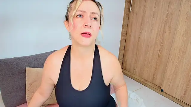 ladychanel 1 online show from 02-11-26, 05:13