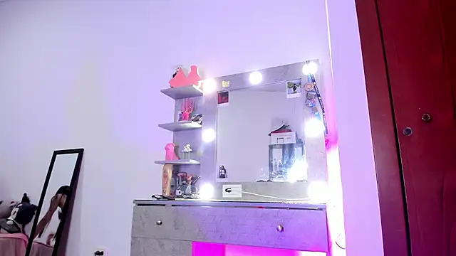 YouliteSllut2 online show from 12-16-25, 10:47