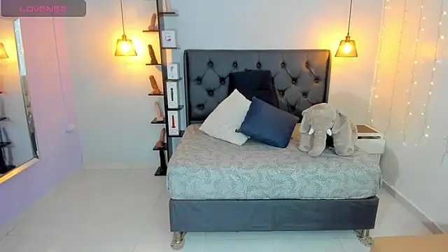 Snapshot of MEYLAGIA chatting on 03-22-25, 01:54 MEYLAGIA online show from 03-22-25, 01:54