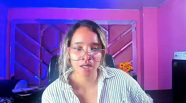 Snapshot of Olivia_Fox69 chatting on 03-18-25, 03:45 Olivia Fox69 online show from 03-18-25, 03:45