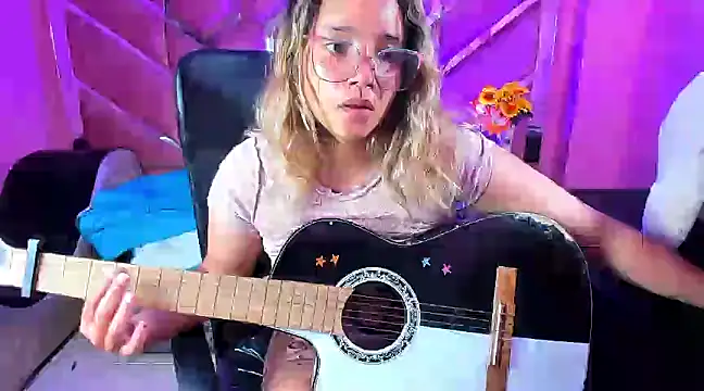 Snapshot of Olivia_Fox69 chatting on 03-08-25, 10:00 Olivia Fox69 online show from 03-08-25, 10:00