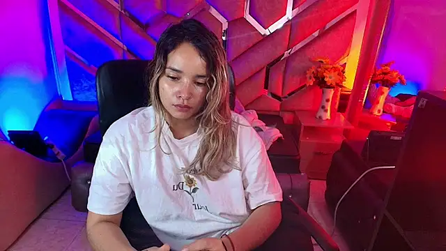 Olivia Fox69 online show from 12-19-25, 03:54