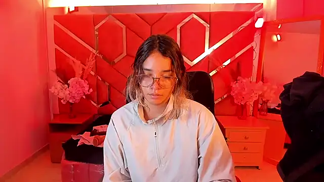 Snapshot of Olivia_Fox69 chatting on 06-22-26, 05:15 Olivia Fox69 online show from 06-22-26, 05:15