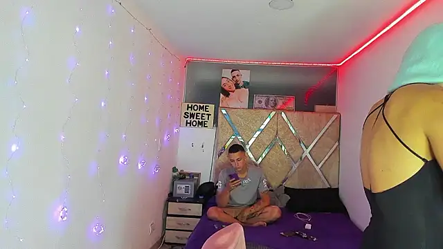 Snapshot of parejacaliente20154 chatting on 02-05-26, 11:06 parejacaliente20154 online show from 02-05-26, 11:06