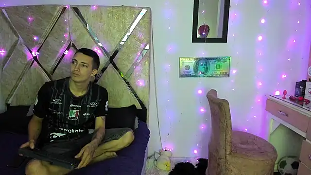 parejacaliente20154 online show from 12-02-25, 09:00