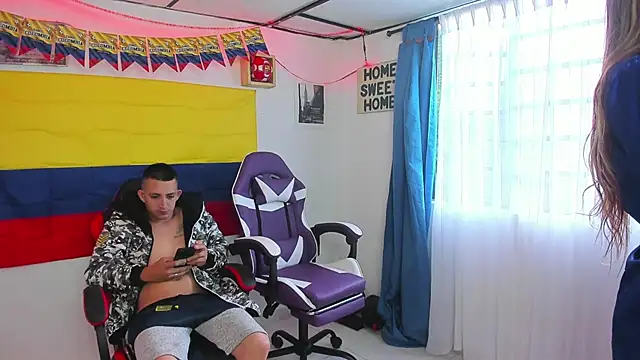 Snapshot of parejacaliente20154 chatting on 06-09-26, 11:11 parejacaliente20154 online show from 06-09-26, 11:11