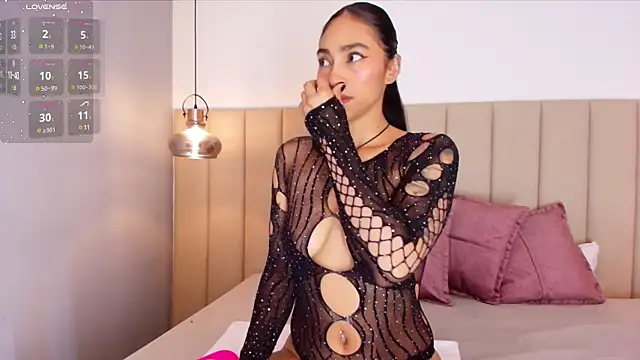 Snapshot of Leamonroe__ chatting on 03-22-25, 10:49 Leamonroe online show from 03-22-25, 10:49