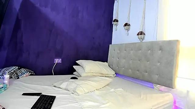 Snapshot of Leamonroe__ chatting on 02-27-26, 01:11 Leamonroe online show from 02-27-26, 01:11