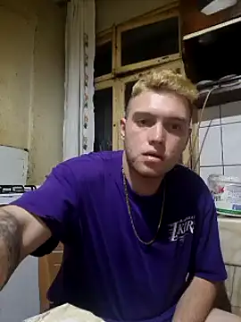 Snapshot of Franso13 chatting on 02-28-25, 09:44 Franso13 online show from 02-28-25, 09:44