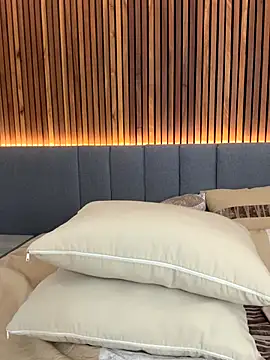 EmiilyAdams  online show from 12-15-25, 10:48