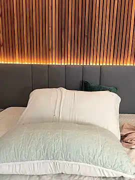 EmiilyAdams  online show from 01-10-26, 10:27