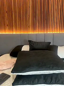 EmiilyAdams  online show from 11-13-25, 10:24