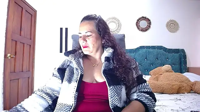 Snapshot of sofiamature01 chatting on 01-15-26, 08:12 sofiamature01 online show from 01-15-26, 08:12