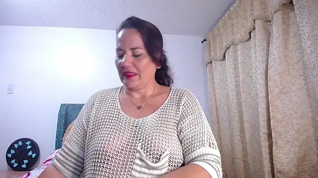 sofiamature01 online show from 12-18-25, 10:24