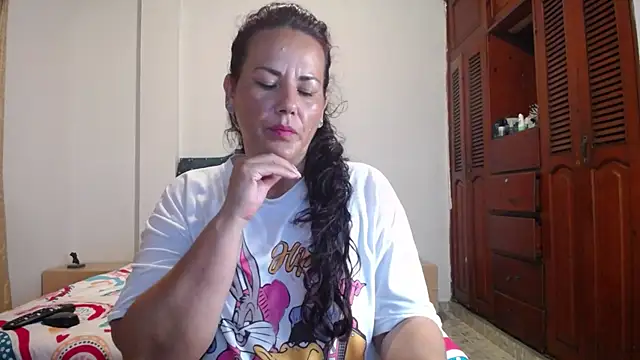 sofiamature01 online show from 11-04-25, 11:19