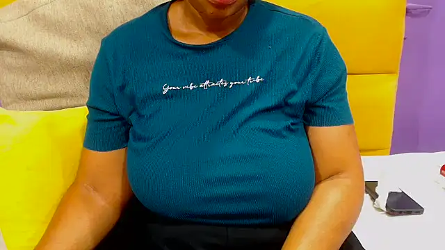 YELLOWBUSTYMELLONS online show from 10-31-25, 05:15