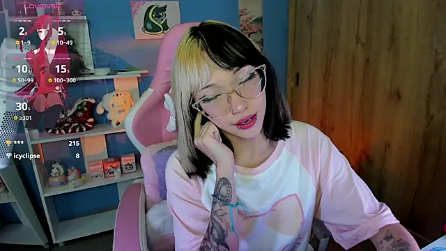 Snapshot of Artic_love chatting on 03-13-25, 09:43 Artic love online show from 03-13-25, 09:43