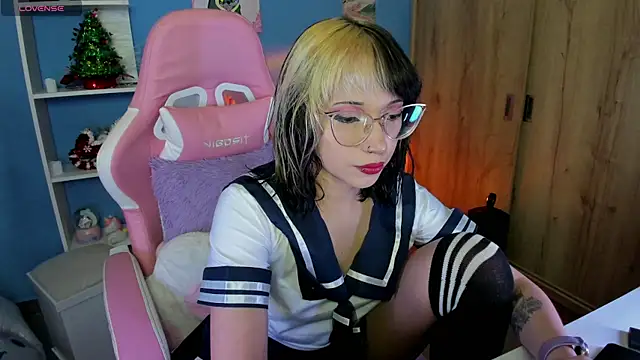 Snapshot of Artic_love chatting on 02-16-25, 07:37 Artic love online show from 02-16-25, 07:37