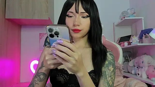 Snapshot of Artic_love chatting on 10-18-25, 02:13 Artic love online show from 10-18-25, 02:13