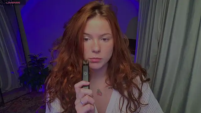 Snapshot of Elsie_Ginger chatting on 10-08-25, 10:10 Elsie Ginger online show from 10-08-25, 10:10