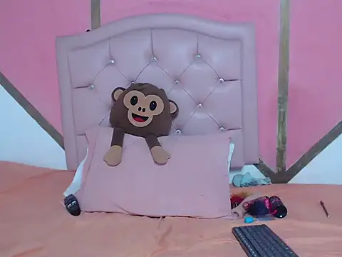 Madeline Woods online show from 10-13-25, 02:51