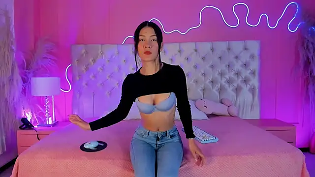 Julieta Cortes   online show from 02-18-26, 02:02