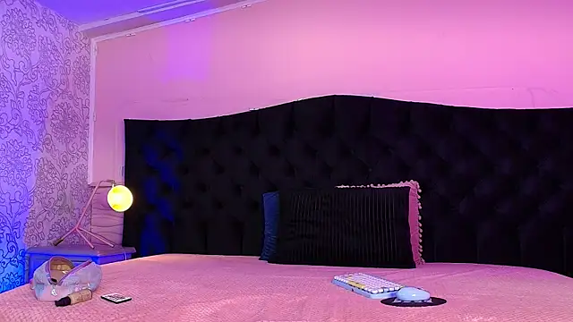 Julieta Cortes   online show from 04-09-26, 12:11