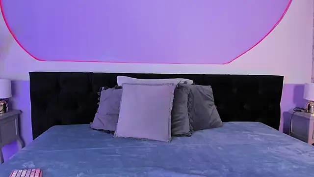 Julieta Cortes   online show from 11-20-25, 12:17