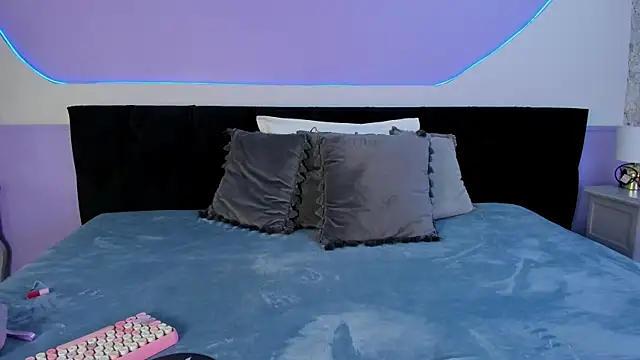 Julieta Cortes   online show from 11-26-25, 11:43