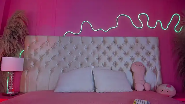 Julieta Cortes   online show from 04-04-26, 09:27