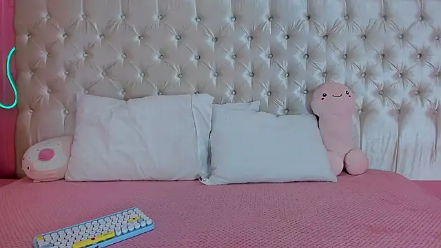 Julieta Cortes   online show from 02-23-26, 11:55