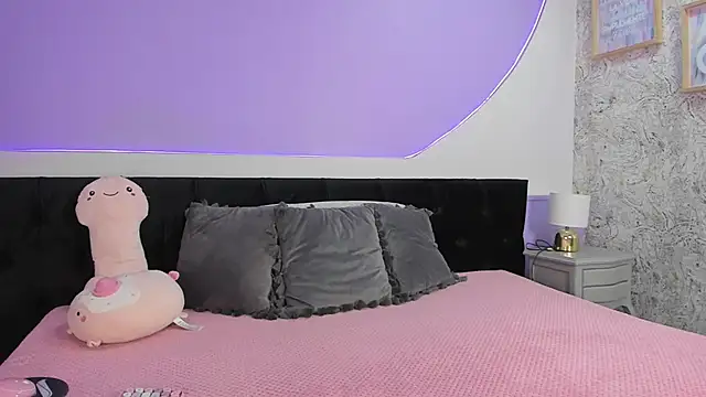 Julieta Cortes   online show from 10-28-25, 12:04