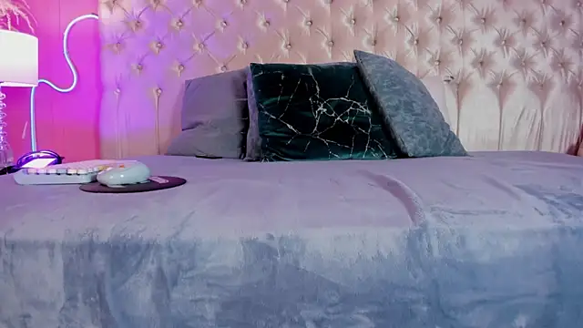 Julieta Cortes   online show from 12-22-25, 12:05