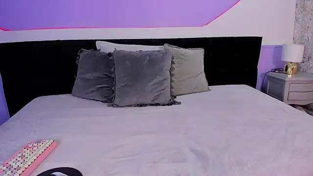 Julieta Cortes   online show from 11-22-25, 12:15