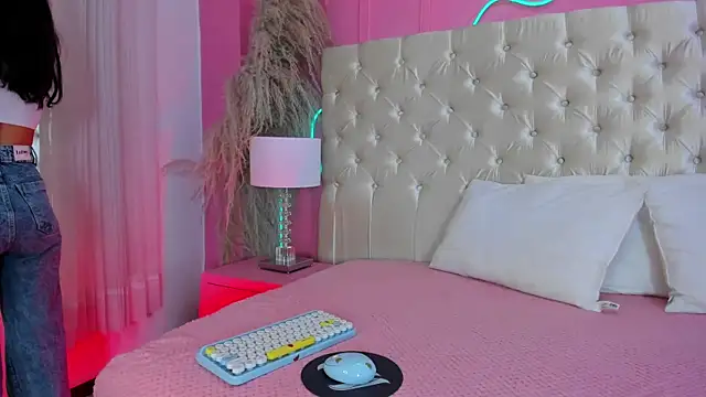 Julieta Cortes   online show from 03-28-26, 11:55