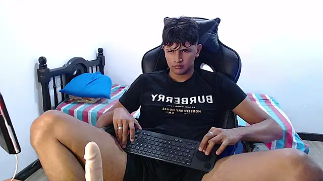 Snapshot of alex_245711 chatting on 11-20-25, 07:36 alex 245711 online show from 11-20-25, 07:36