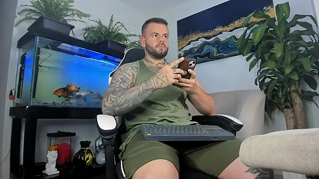 Snapshot of Johnnygrayson1 chatting on 06-18-26, 12:31 Johnnygrayson1 online show from 06-18-26, 12:31