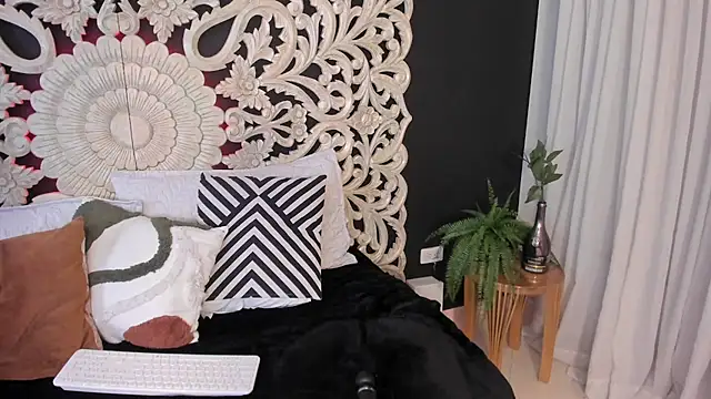 Emiiily  online show from 04-10-26, 11:34