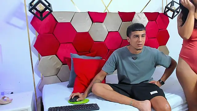 Mila Gus online show from 03-07-25, 08:44