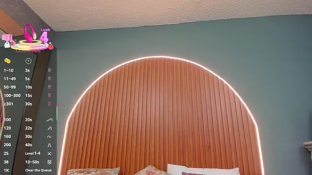 NayeCloud online show from 12-22-25, 03:39