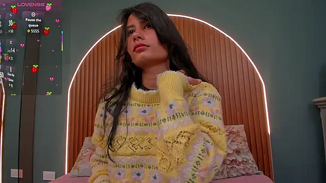 NayeCloud online show from 11-28-25, 03:39