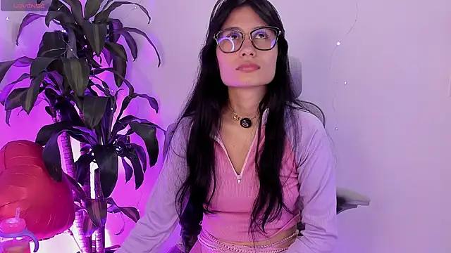 NayeCloud online show from 04-28-26, 02:21