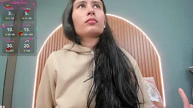 NayeCloud online show from 10-15-25, 03:38