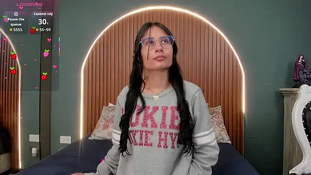 NayeCloud online show from 11-13-25, 04:05