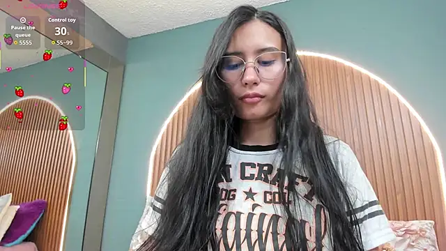 NayeCloud online show from 10-19-25, 03:42