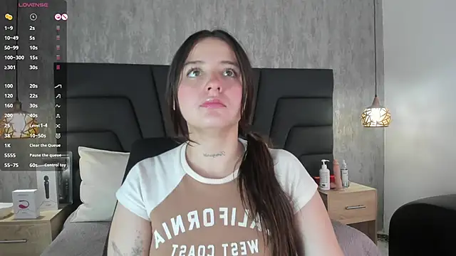 Snapshot of Sabrina_Lennox chatting on 03-05-25, 10:54 Sabrina Lennox online show from 03-05-25, 10:54