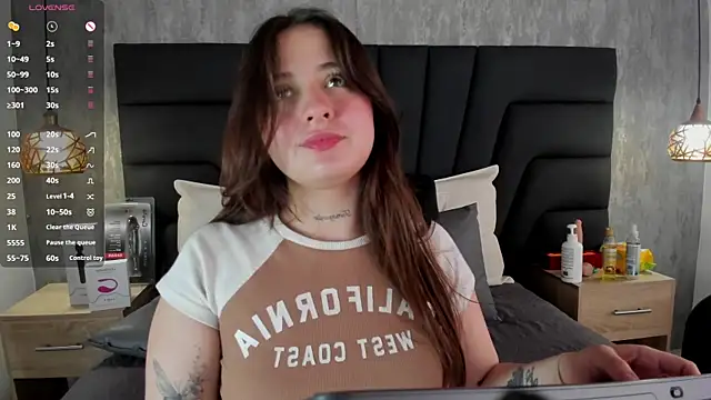 Snapshot of Sabrina_Lennox chatting on 03-14-25, 10:38 Sabrina Lennox online show from 03-14-25, 10:38