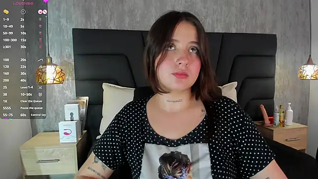 Snapshot of Sabrina_Lennox chatting on 02-25-25, 10:42 Sabrina Lennox online show from 02-25-25, 10:42