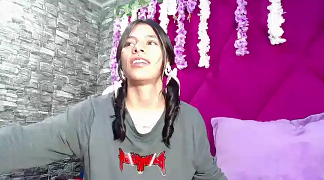 Snapshot of Sasha_Petitte chatting on 03-07-25, 03:08 Sasha Petitte online show from 03-07-25, 03:08